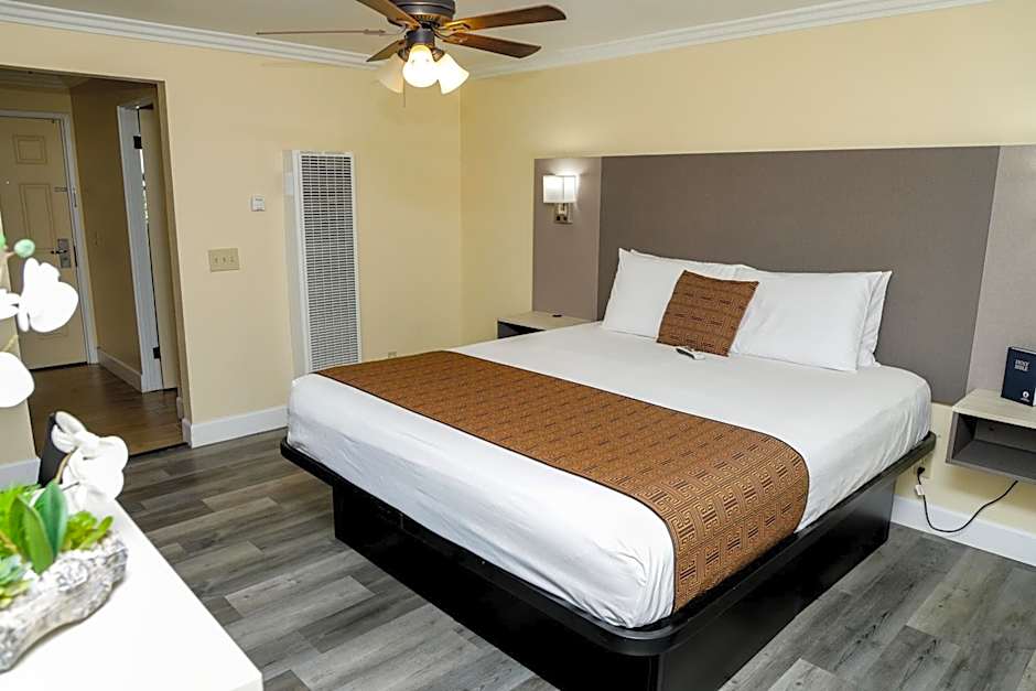 Silver Surf Motel