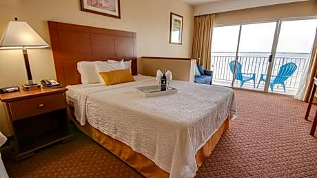 Bayfront Deluxe Queen with Kitchenette - South Building
