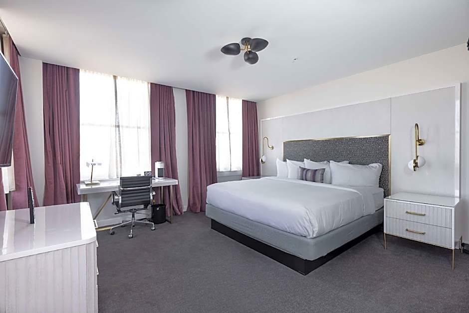 Photo 1 of 3 of Deluxe 1 King Bed, City View