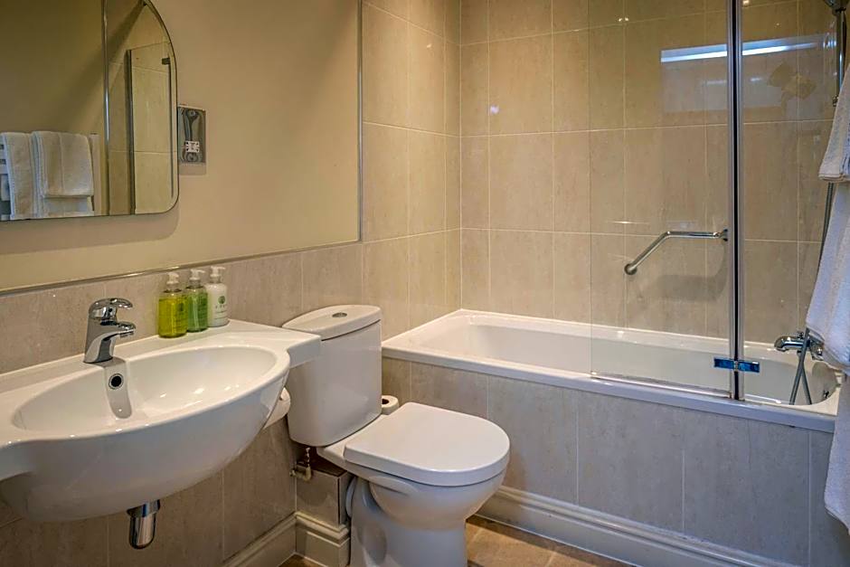 B/W Plus Buxton Lee Wood Hotel