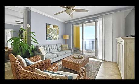 Beautiful Beachfront Views - The Retreat at Emerald Isle