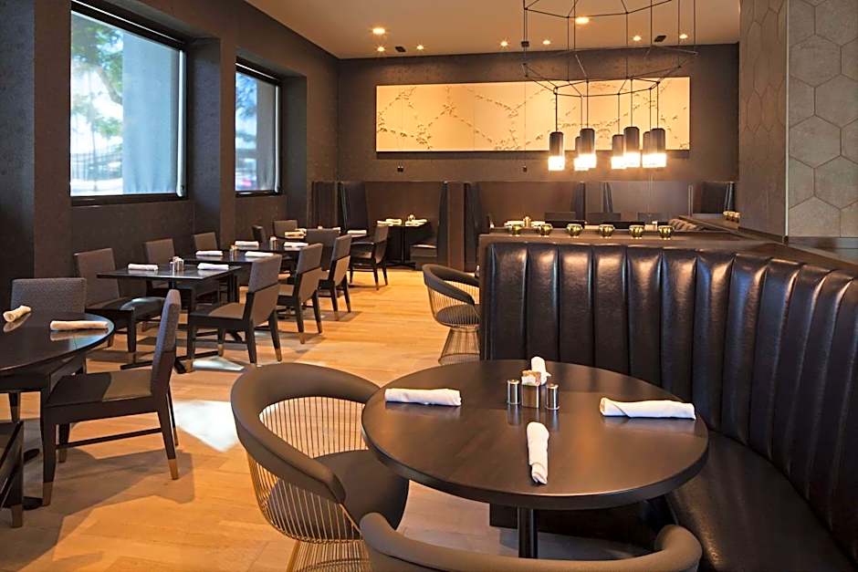 H Hotel Los Angeles, Curio Collection by Hilton