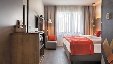 Standard Queen Room - Accessible