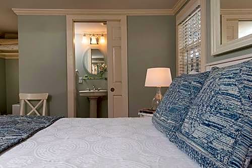 Chatham Seafarer Inn