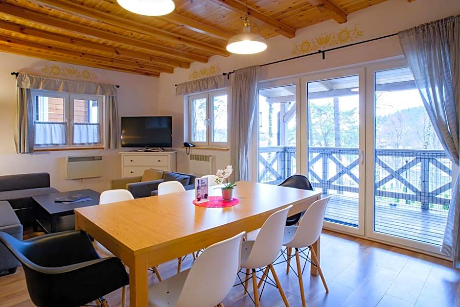 Domki Kaszuby - jezioro las i zoo w Szarlocie