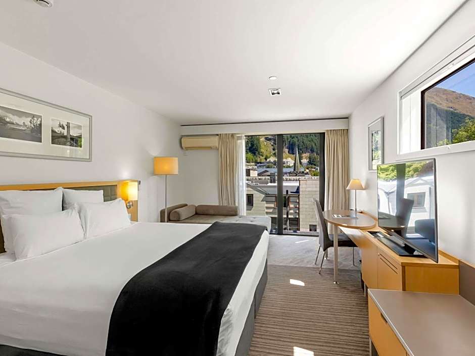 Novotel Queenstown Lakeside