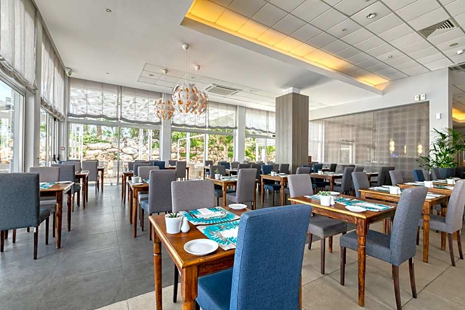 Atlantica Sea Breeze, Adults Only