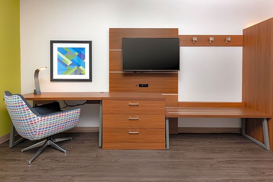 Holiday Inn Express Calhoun South By IHG