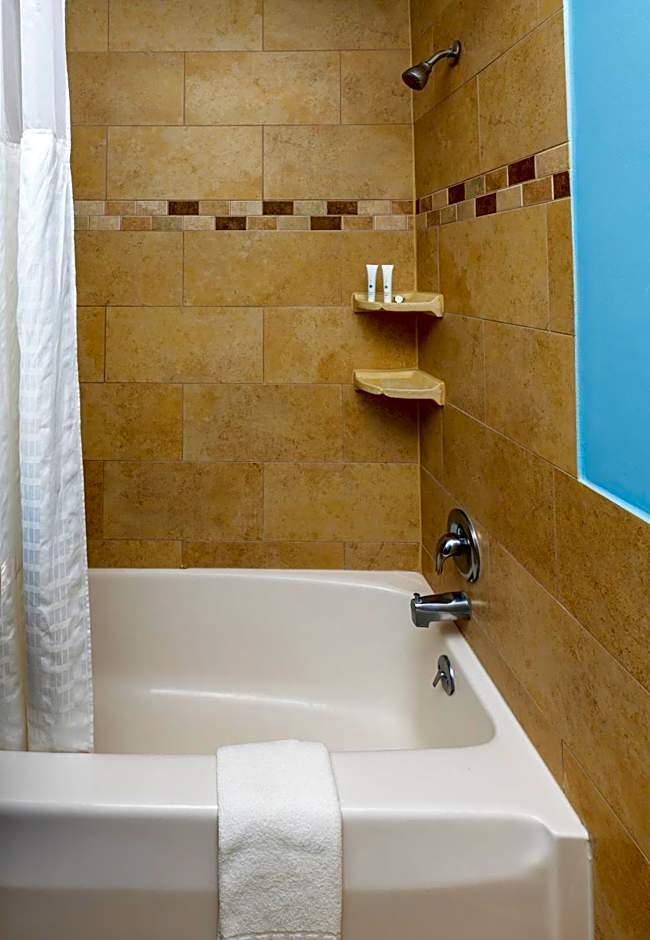 Commander Beach House Hotel