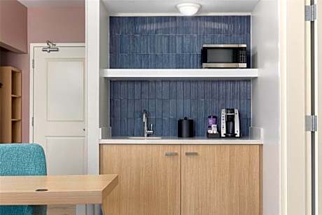 One-Bedroom King Suite