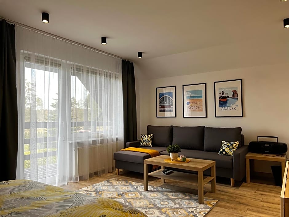 Domek Kamień nad jeziorem z jacuzzi