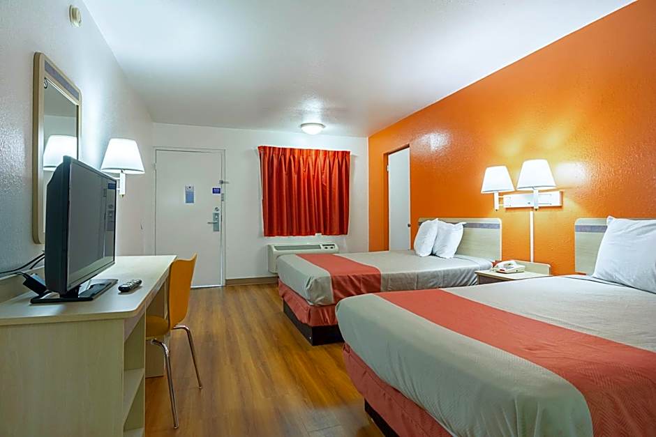 Motel 6-Gainesville, GA