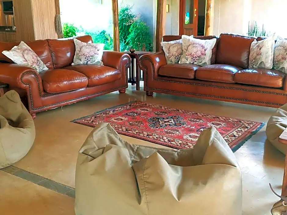 Zebula Golf and Wildlife Estate - Toktokkie Knocking Pax 20 - Moi Signature Luxury villa