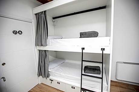 Bunk Bed in Mixed Dormitory Room