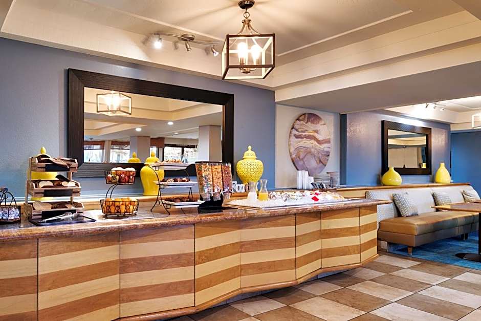 Atrium Hotel At Orange County Airport