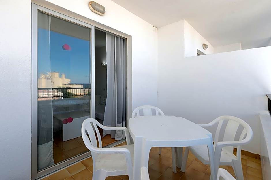 Apartamentos San Antonio Beach