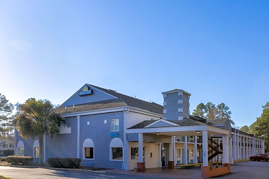 Days Inn by Wyndham Columbia