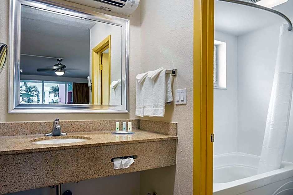 Quality Hotel Montreal East