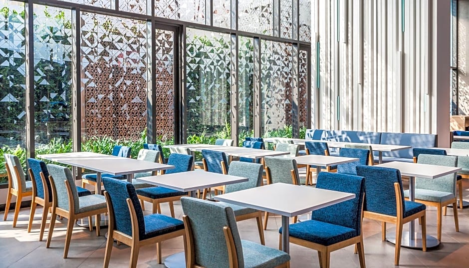 Holiday Inn Express Bangkok Soi Soonvijai By IHG