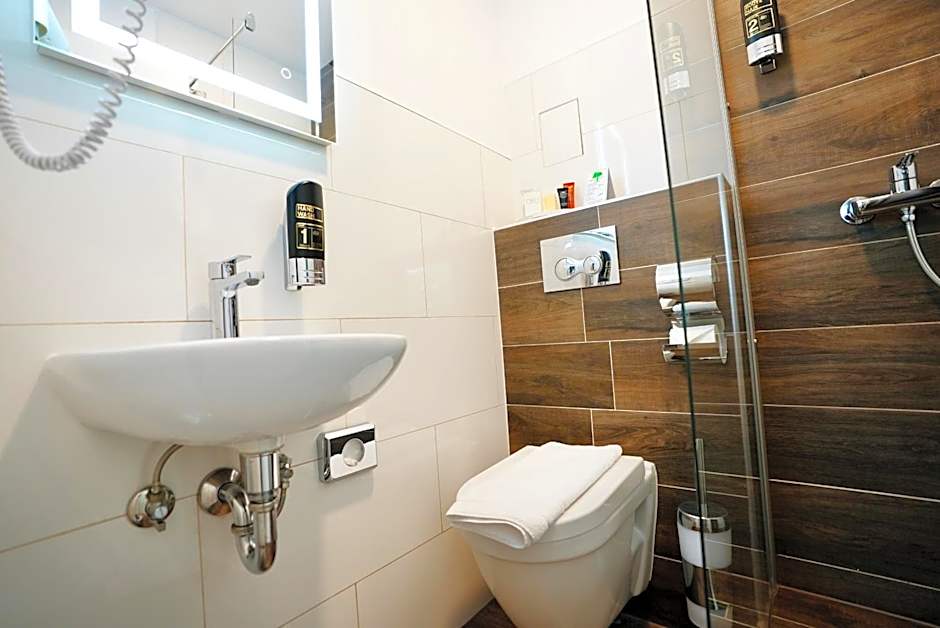 Arthotel Ambassador Wiesbaden - FREE PARKING