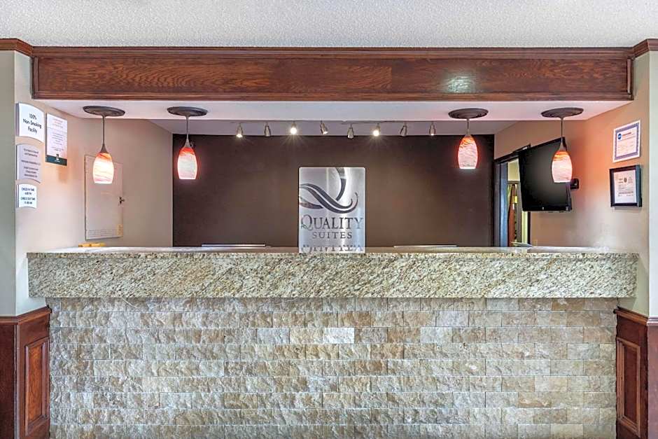 Quality Suites Addison-Dallas