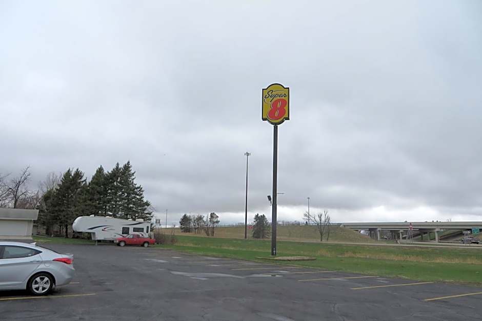 Super 8 by Wyndham Worthington Minnesota