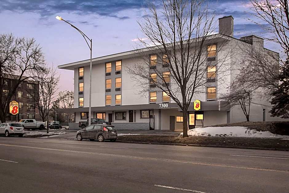Super 8 by Wyndham Chicago IL