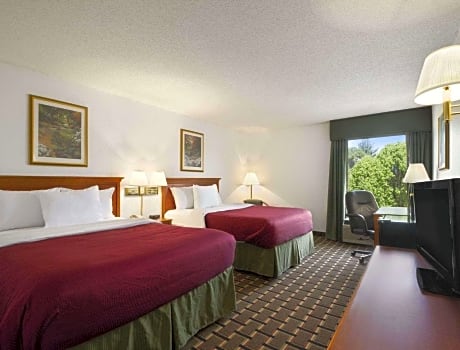 2 Queen Beds Non-Smoking