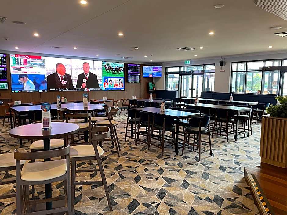 Meadowbrook Hotel