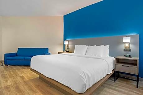 Superior King Suite with Whirlpool - Non-Smoking