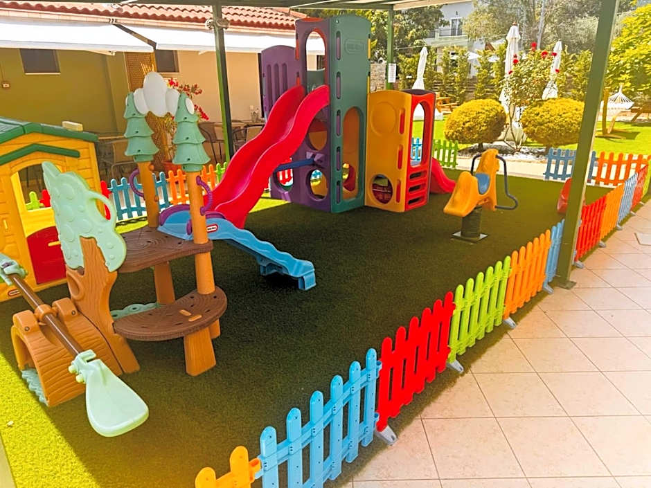 Anassa Deluxe Apartments & Studios