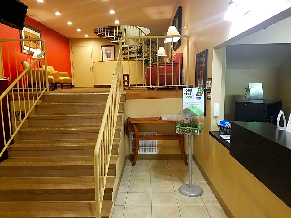 Suburban Studios Indianapolis Northwest - College Parks