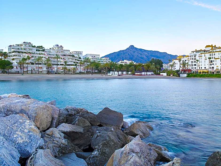 Benabola Hotel & Suites