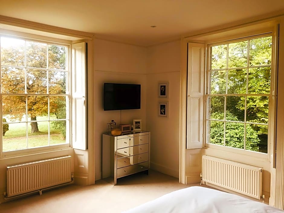 Somerleyton Meadows - The Hideaway Hut & Hot Tub