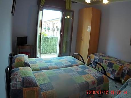 Quadruple Room with Private External Bathroom