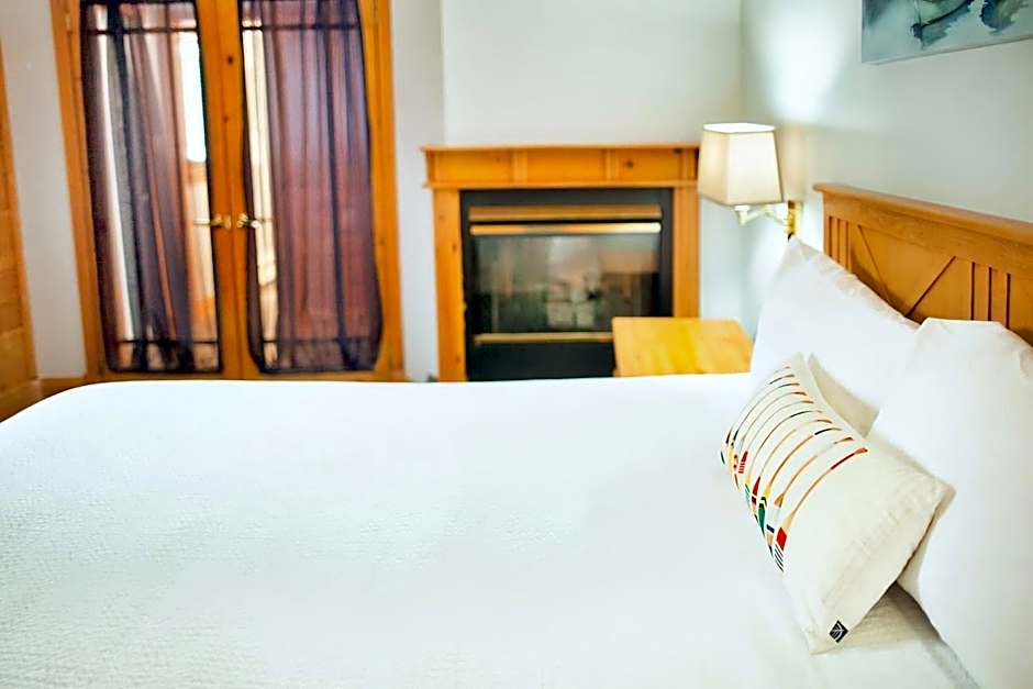 Photo 1 of 4 of Deluxe Suite, Jetted Tub