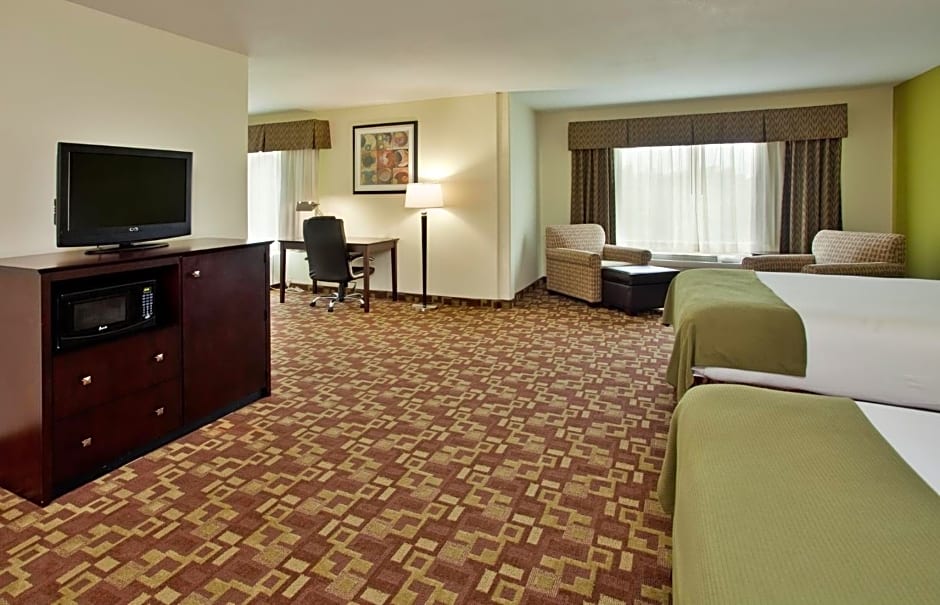 Holiday Inn Express & Suites Kansas City Sport Complex Area By IHG
