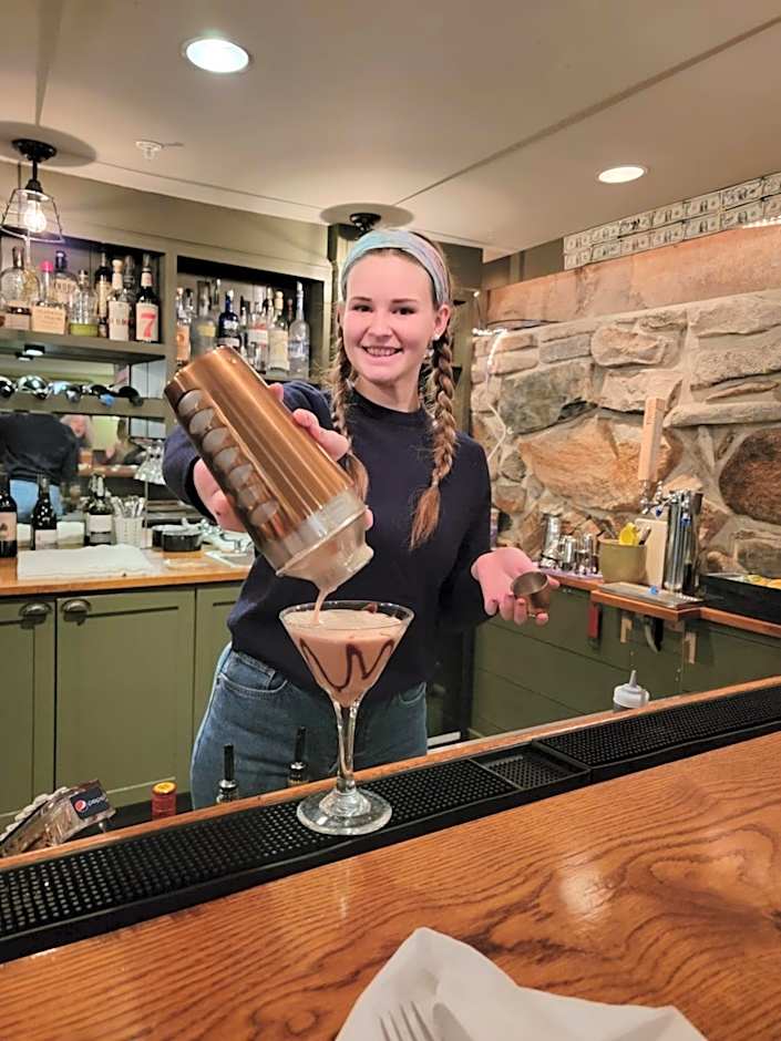 East Wind Inn & Suites