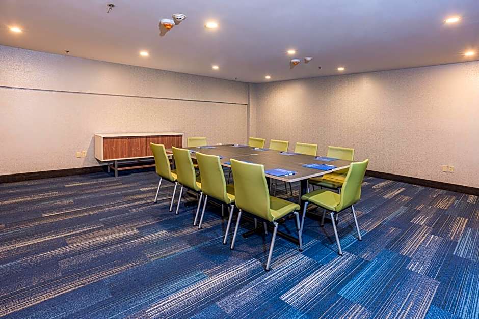 Holiday Inn Express Hotel & Suites Swansea By IHG