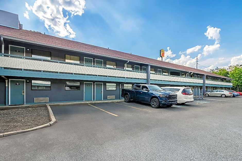 Super 8 by Wyndham Cincinnati/Springdale OH