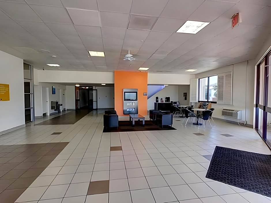 Executive Inn & Suites
