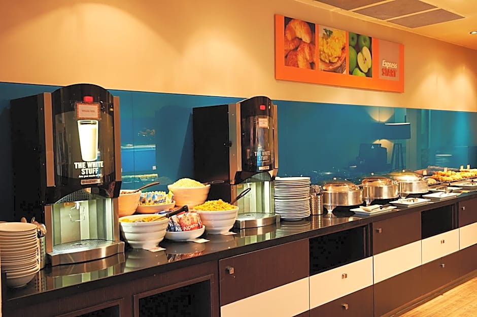 Holiday Inn Express Manchester Airport By IHG