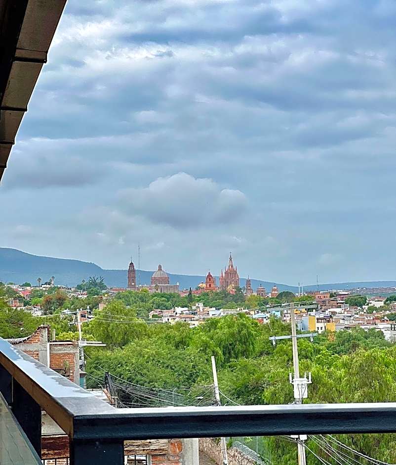 Departamento en planta baja con patio, dos habitaciones con dos ba¿os completos sala y cocina integral Vistas desde la azotea de