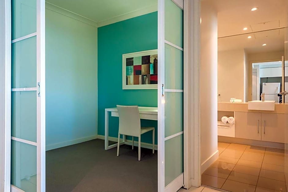 Silvershore Apartments on the Broadwater