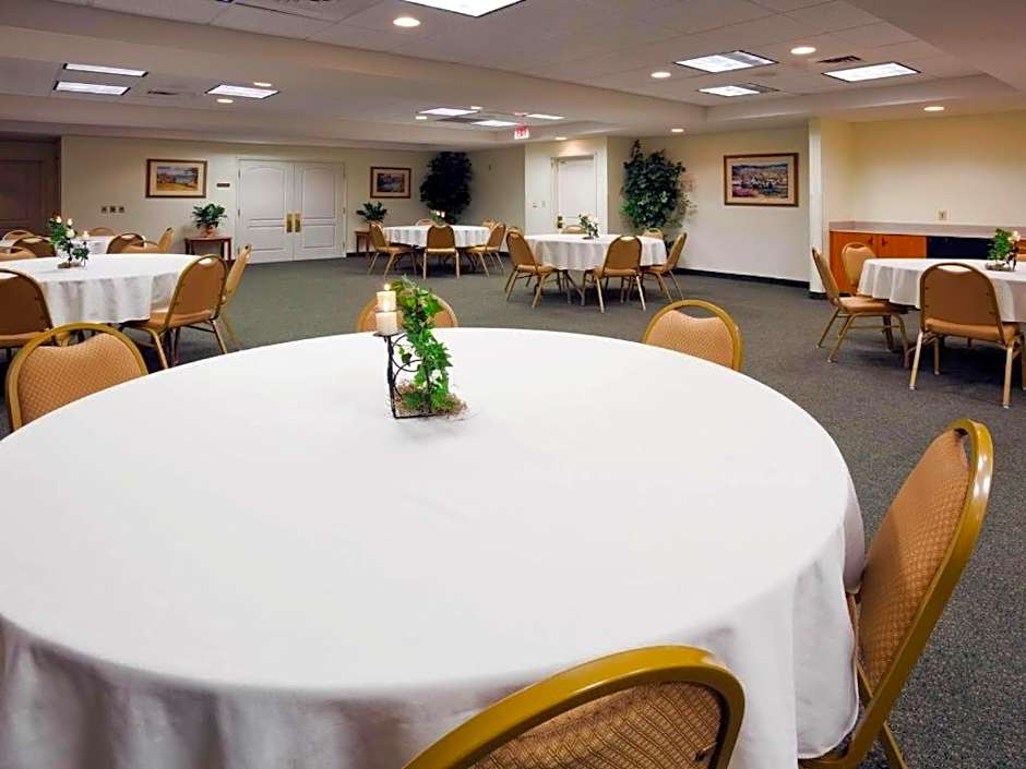 Holiday Inn Express & Suites Winner By IHG