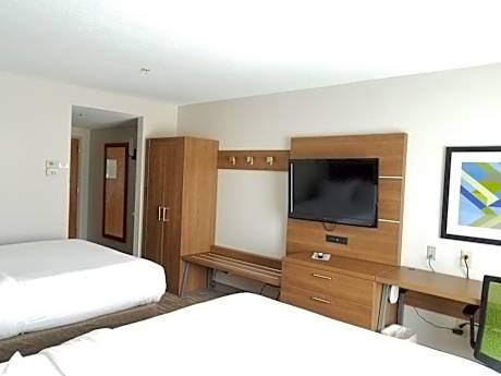 Standard Queen Room with Two Queen Beds