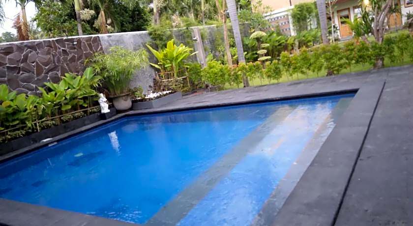 Roots Hotel Senggigi