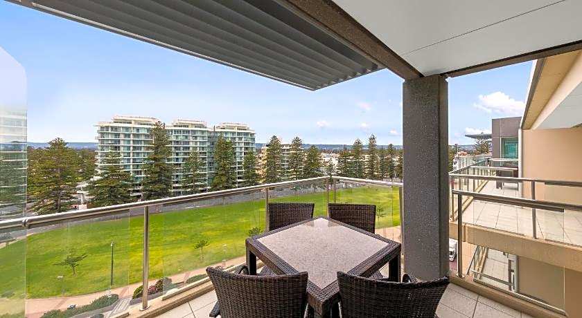 Oaks Glenelg Plaza Pier Suites