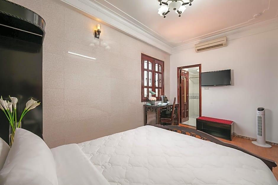 Little Diamond Hotel