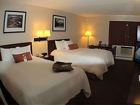 2 Queen Beds